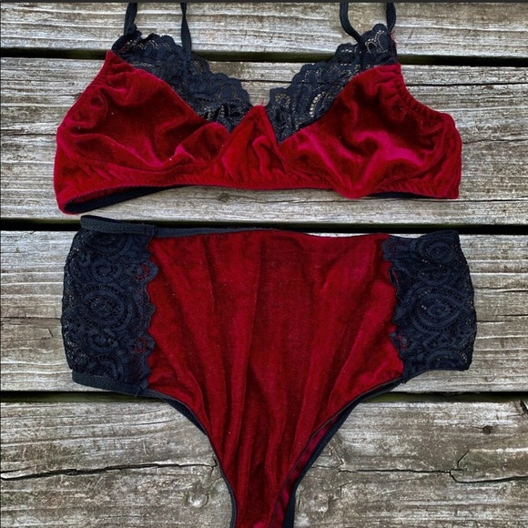 SHEIN Other - 🎉Shein Red Velvet and Black Lace Lingerie Set